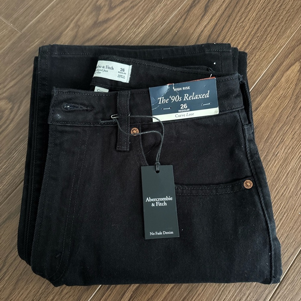 Abercrombie & Fitch The '90s Relaxed High-Rise No Fade Black Jeans